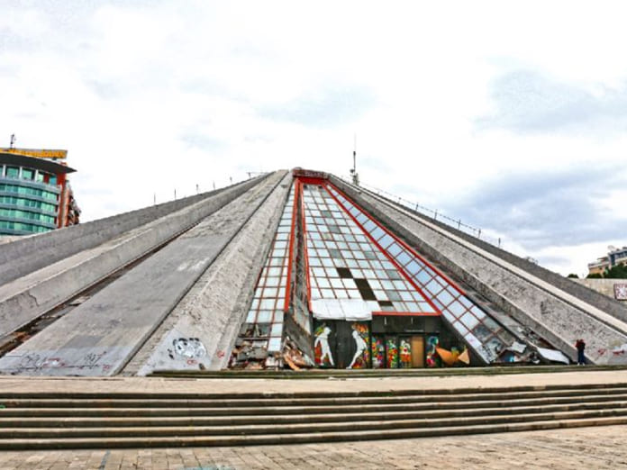 piramide di tirana